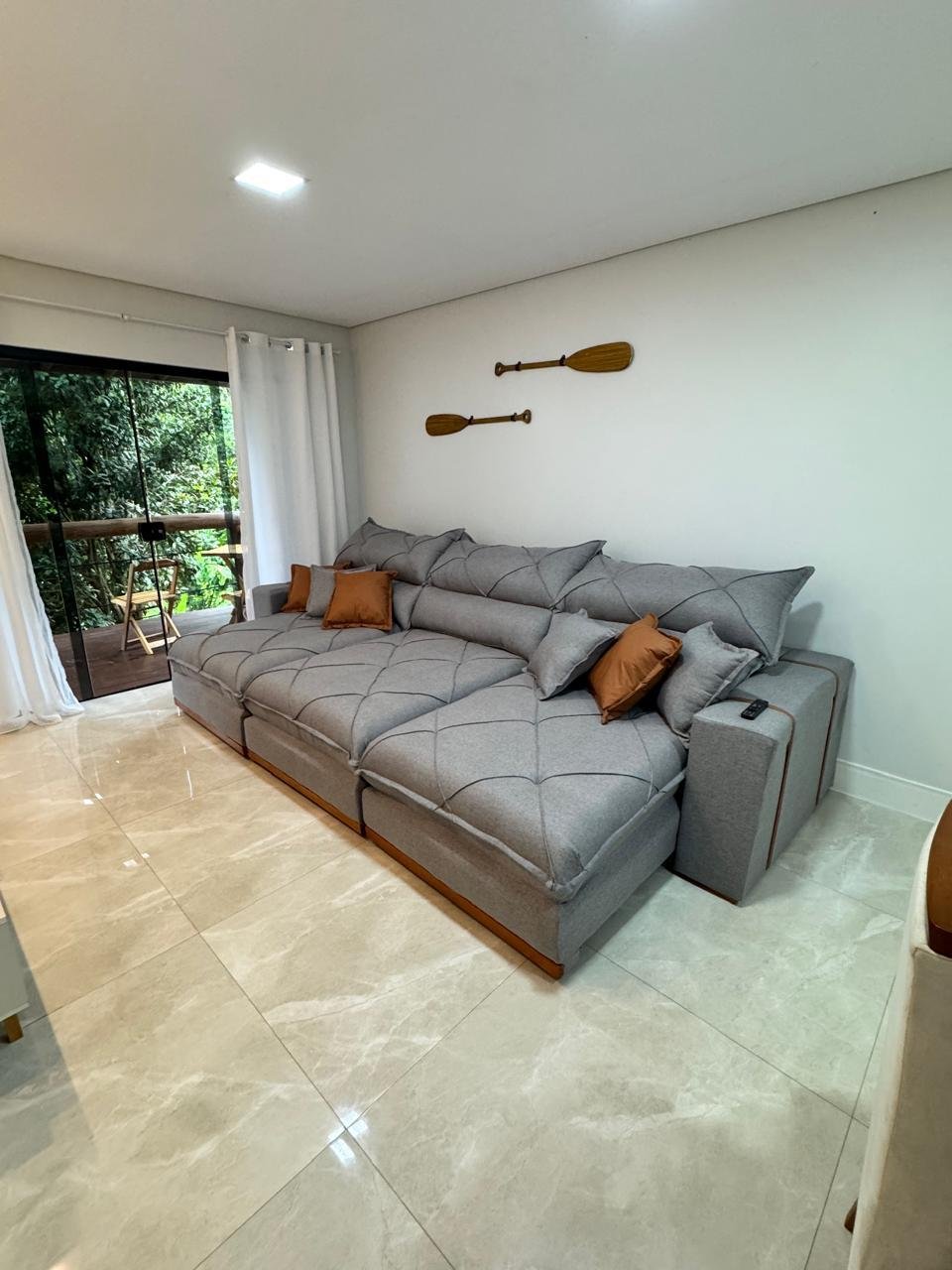 Hospedagem para aluguel em Angra dos Reis - Casa ampla em Angra dos Reis, a 50m da praia com ar-condicionado 🌴